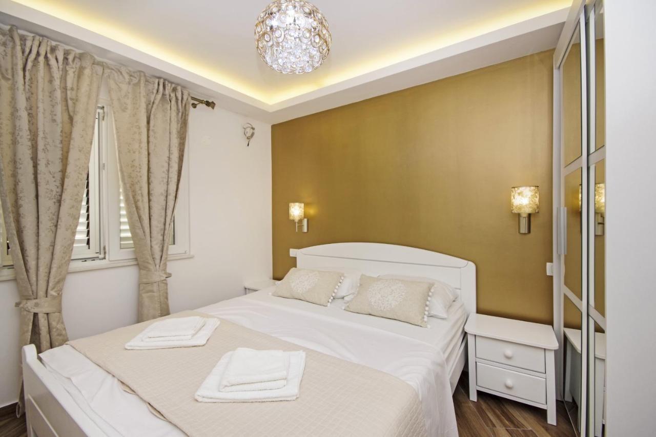 Apartments By The Sea Baska Voda, Makarska - 17570 Eksteriør billede